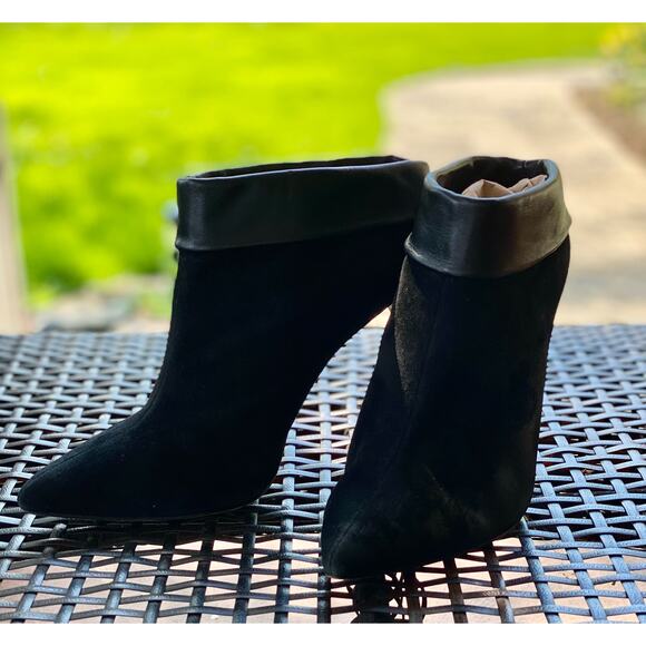 Calvin Klein Women’s Ankle Bootie Stiletto Gold Heel Sz 8.5 Black Suede Leather - Picture 9 of 10